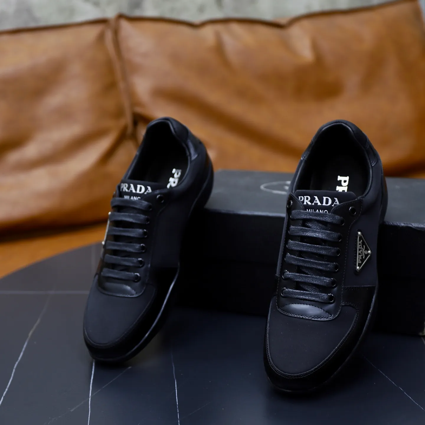 Factory price: 600💰Top original order Brand: PRADA (Prada) Standard code: Men's size 38/44 (45 can be customized) Grade: Same as the official website Material: Original cowhide surface, cowhide lining, original wear-resistant soft outsole Style category: casual sports shoes, young fashion, European and American trends, British style Color: actual picture color